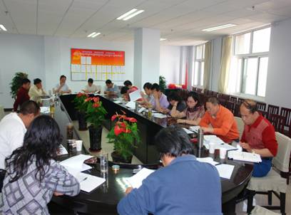 学院党委召开“聚焦提炼报告”征询会