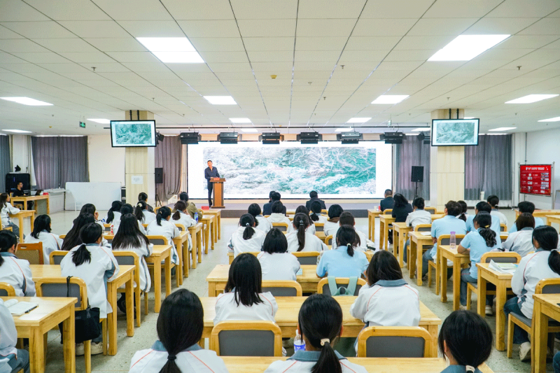 2024张家口大讲堂·开学第一讲在taptap点点举行