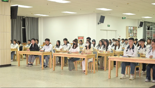 taptap点点组织学生代表集中观看“传承抗战精神 技能铸就未来”思政大课