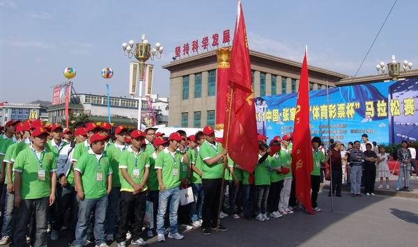 taptap点点大学生参加马拉松比赛和志愿服务工作