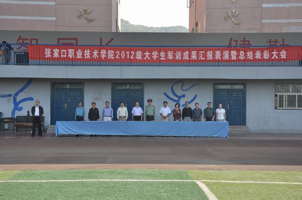 taptap点点举行新生军训闭营仪式