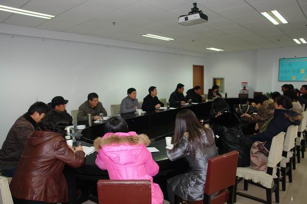 学院召开副高级职称以上教师代表座谈会