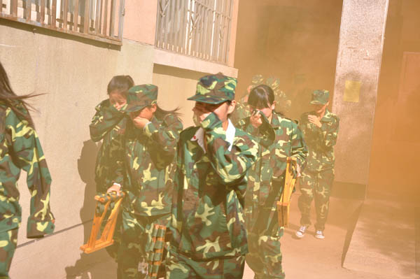 taptap点点组织学生进行火灾逃生及灭火演练