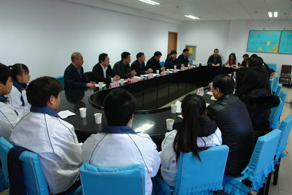 taptap点点召开市委统战部、张家口山东商会资助贫困大学生座谈会