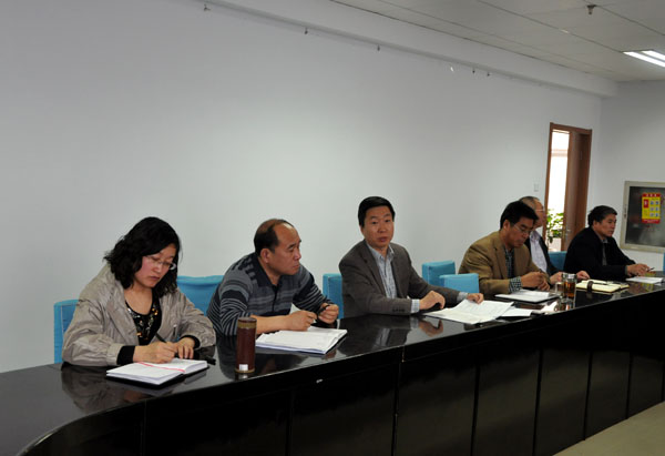 学院召开党的群众路线教育实践活动推进会