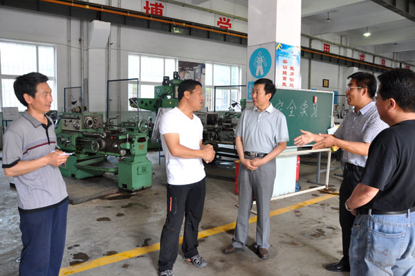 学院领导看望慰问见义勇为先进个人常志刚