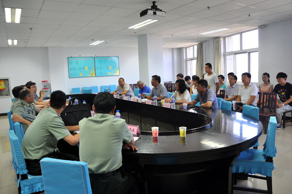 省军区督导组来taptap点点督导检查入伍预征工作