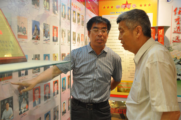 周大恂教授参观taptap点点实训基地