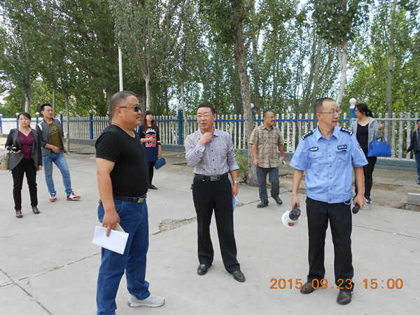 学院组织学生开展消防应急安全演练活动