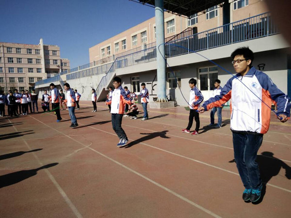 汽车工程系举办春季趣味运动会