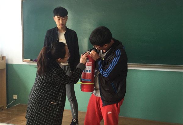 信息工程系开展消防疏散演练活动