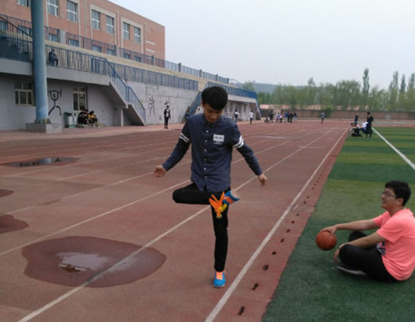 信息工程系开展“享受运动、放飞梦想”趣味运动比赛