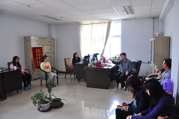 行政二党支部召开“两学一做”专题学习会