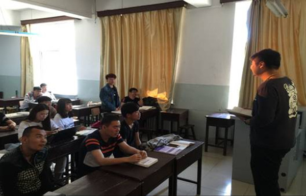 土木工程系开展“四进四信”学习交流会