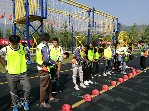 taptap点点师生赴北京励志国防教育基地进行户外素质拓展