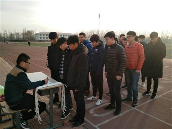 机械工程系举办学生趣味活动