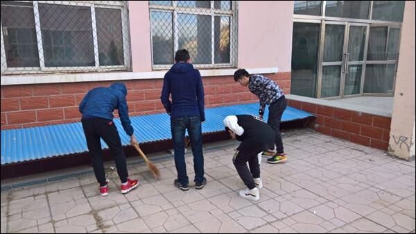 传承雷锋精神，爱心助你我他——应用外语系开展学雷锋活动纪实