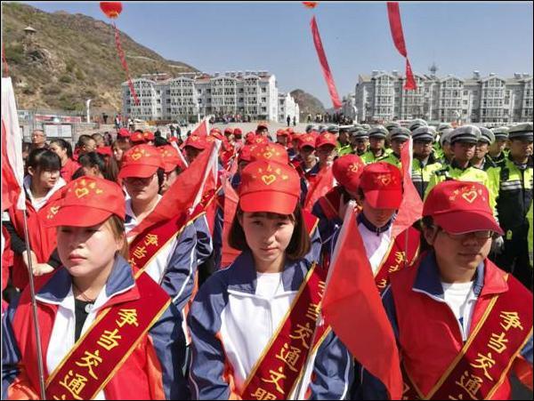 taptap点点大学生志愿者参加“创建文明城市，争当交通文明先锋”活动