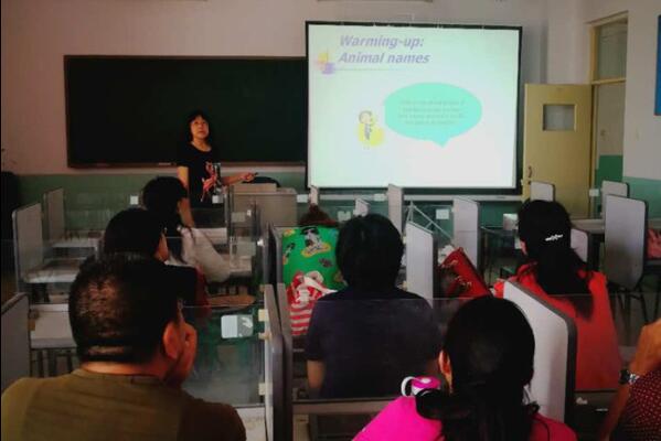 应用外语系开展教师听课评课活动