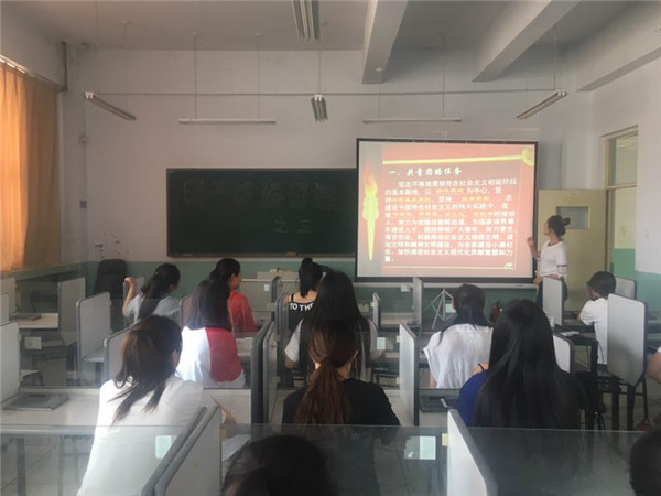 应用外语系开展“团干部讲团课”活动