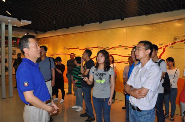 北京工业职业技术学院40名党员干部到taptap点点考察学习