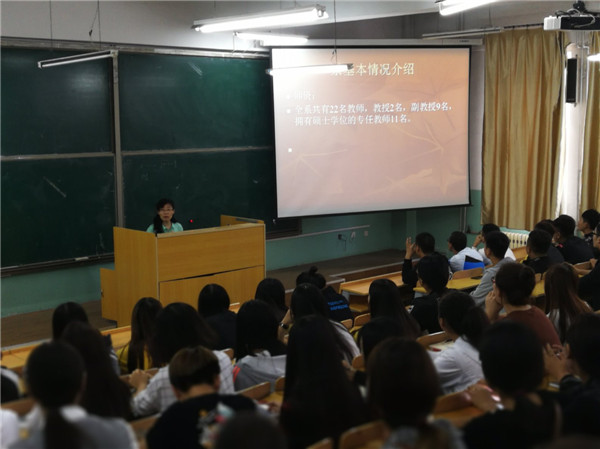 应用外语系圆满完成迎新工作