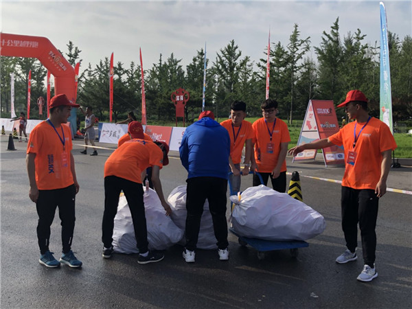 taptap点点志愿者圆满完成河北十公里超级联赛志愿服务任务