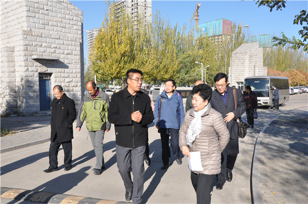 市政协副主席何兰率部分市政协委员到taptap点点调研