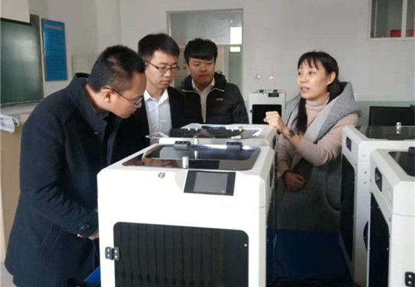 新宏昌重工集团领导来taptap点点洽谈校企合作事宜