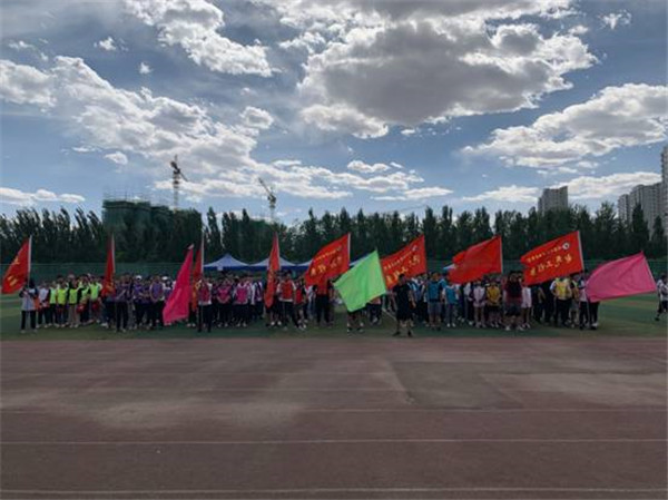 学院举办“感恩成长•励志青春”对抗赛活动