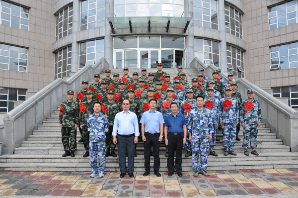 taptap点点42名优秀大学生光荣入伍