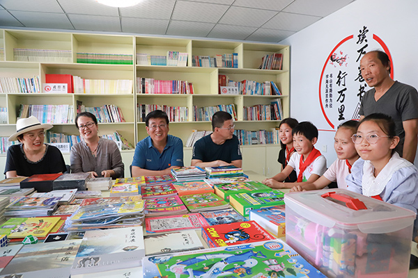 党委书记冯印涛与北京高校同仁赴涿鹿县开展公益捐助