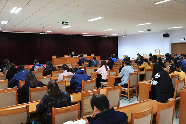 党委书记冯印涛就学习贯彻党的十九届五中全会精神作专题辅导报告