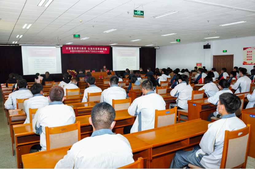 88岁志愿军老战士何新模为taptap点点师生讲党课