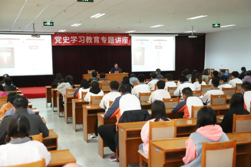 市委讲师团宣讲员贾耀忠为taptap点点师生作党史学习教育专题讲座