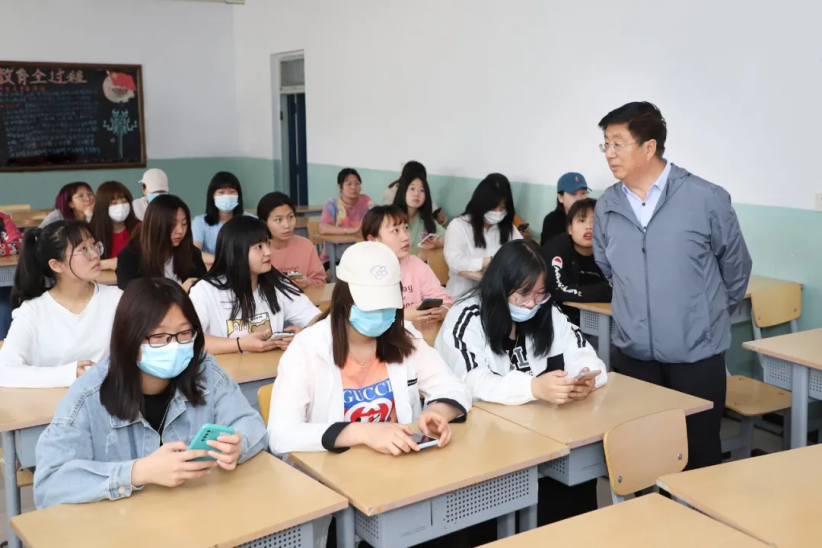 党委书记冯印涛深入一线检查指导学生管理和教学工作