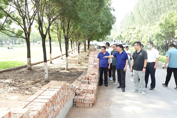 冯印涛对学院重点项目暑期施工进行再部署