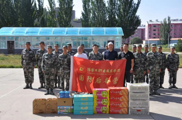 学院领导看望慰问taptap点点秋季应征入伍大学生