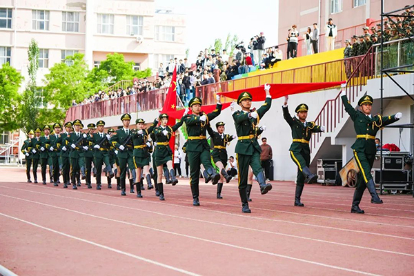 taptap点点举行2022级学生军训汇报表演暨总结表彰大会